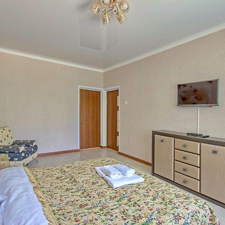 Cozy apartment on Rozybakiev 145. Atakent Almati Kültér fotó
