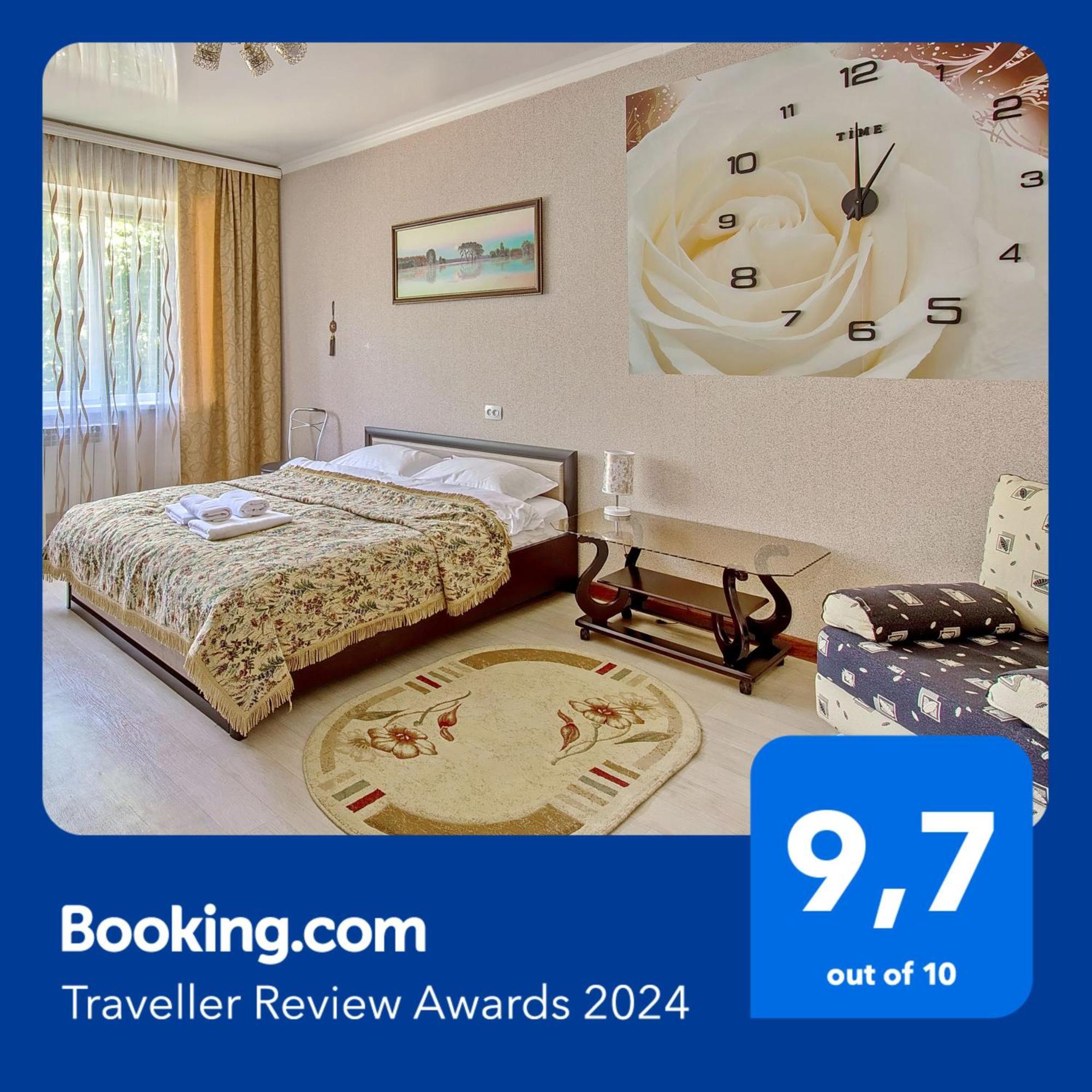 Cozy apartment on Rozybakiev 145. Atakent Almati Kültér fotó