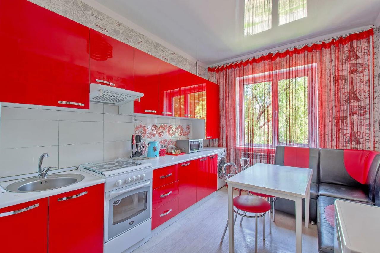 Cozy apartment on Rozybakiev 145. Atakent Almati Kültér fotó