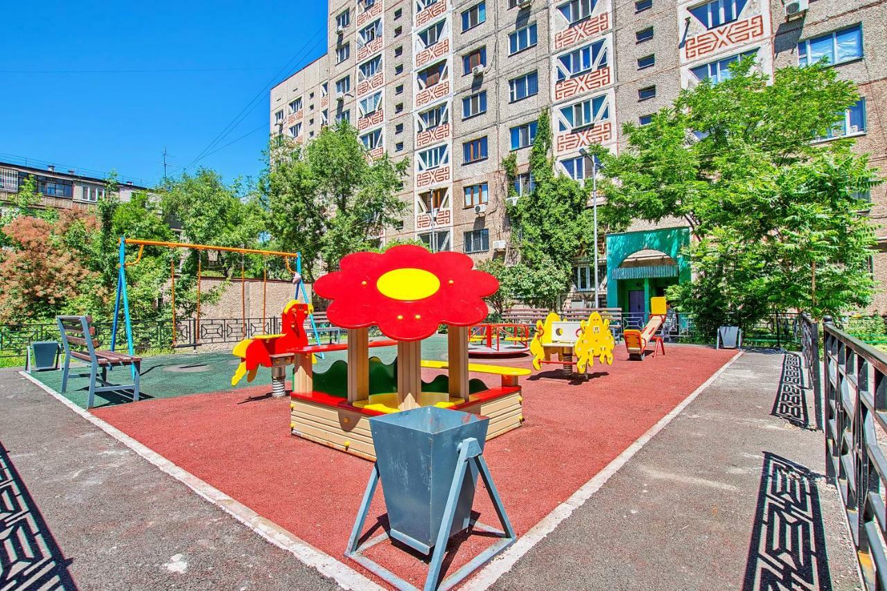 Cozy apartment on Rozybakiev 145. Atakent Almati Kültér fotó